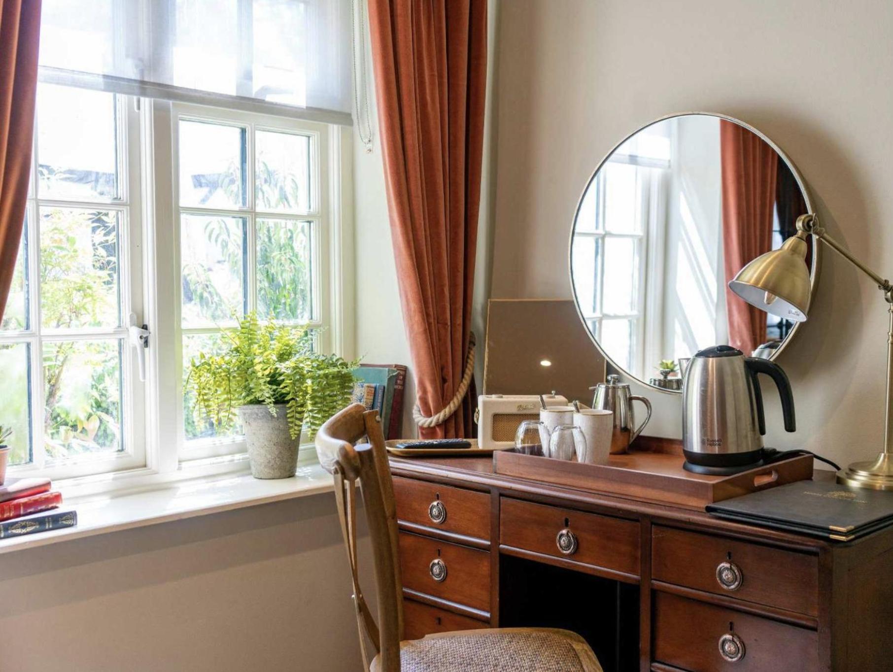 High Corner Inn Godshill  Екстер'єр фото